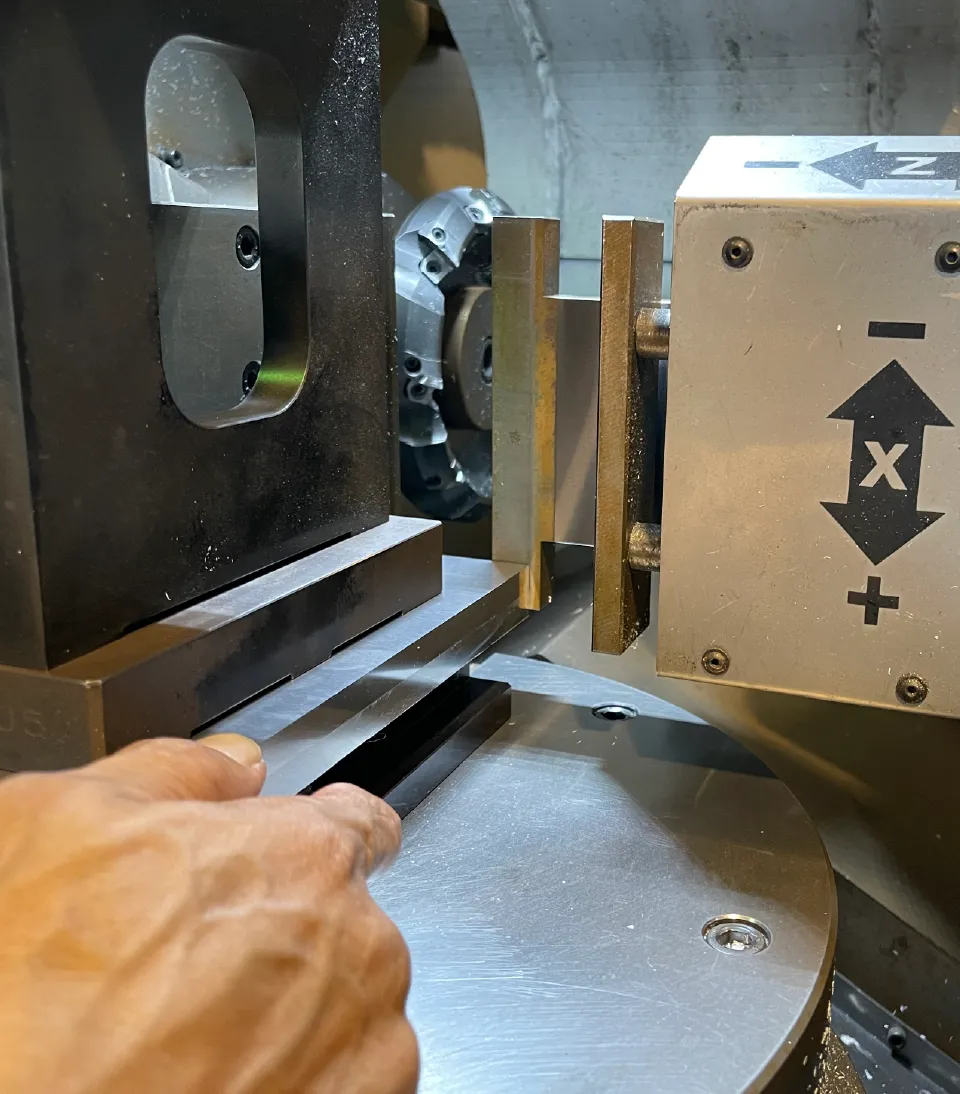 ものづくりを支える土台に。現場の安心と信頼をつなぎます。